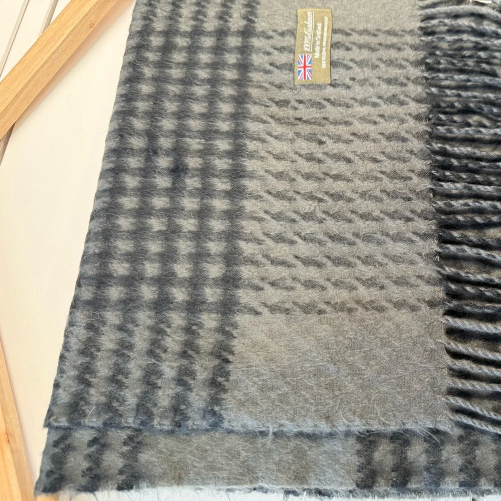 100% Cashmere Scarf Made in Scotland Gray Plaid Fringe